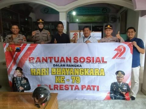 Pemberian bansos oleh Polresta Pati bekerja sama dengan BPD Jateng Cabang Pati di Ponpes Al Aziz, Kamis (3/7/2025).