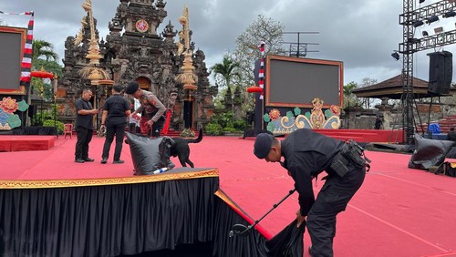 Polda Bali melakukan sterilisasi di Art Center, Denpasar, jelang kunjungan Wapres Gibran Rakabuming Raka ke PKB, Jumat (4/7/2025). (Dok. Polda Bali)