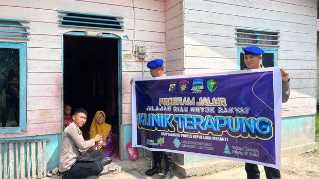 Polda Riau menghadirkan kapal baca dan klinik terapung untuk masyarakat di Desa Alai, Kecamatan Tebing Tinggi Barat, Kepulauan Meranti, Jumat (4/7/2025).
