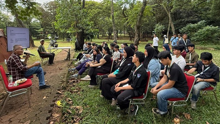 Sebuah inisiatif pendidikan sinema bertajuk Asrama Sinema digelar pada tanggal 1–7 Juli 2025 di Bumi Perkemahan Ragunan, Jakarta Selatan. Program ini merupakan pelatihan intensif bagi remaja usia 15-20 tahun dari seluruh Indonesia untuk mendalami proses produksi film pendek secara menyeluruh – dari pengembangan ide, penulisan skenario, penyutradaraan, hingga pascaproduksi.