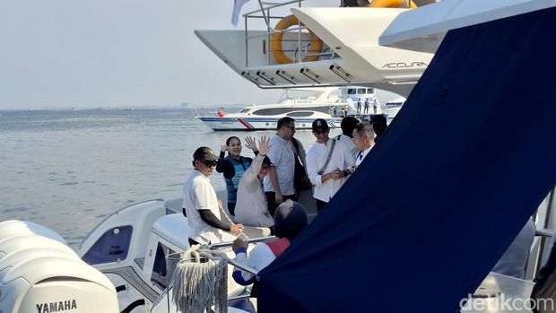 Pramono luncurkan dua kapal untuk transportasi di Kepulauan Seribu. (Brigitta/detikcom)
