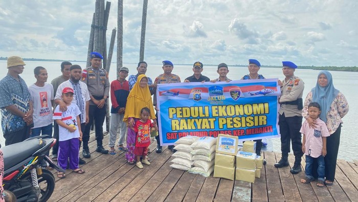 Program Jalur Polda Riau menyapa warga di Desa Alai, Kecamatan Tebing Tinggi Barat, Kabupaten Meranti, Jumat (4/7/2025).