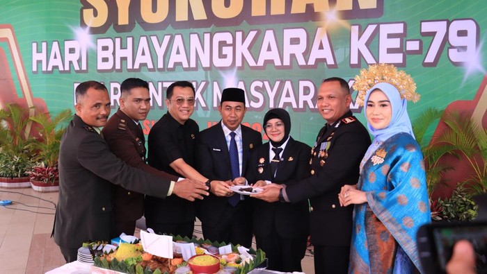 Puncak Hari Bhayangkara ke-79 di Bengkalis dan Siak dirayakan dengan upacara khidmat hingga syukuran, Selasa (1/7/2025).