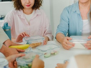 Jangan Asal Bawa Bekal, 5 Jenis Makanan Ini Sebaiknya Dihindari di Kantor