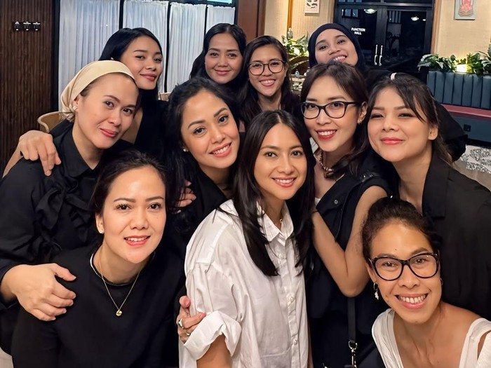 Rini Yulianti Rini Yulianti pindah ke Sydney.