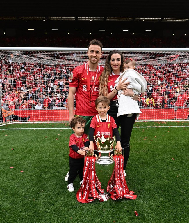 Rute Cardoso diketahui sudah bersama Jota sejak 2013 saat pria tersebut masih remaja merintis kariernya sebagai pemain bola. Berawal dari ‘childhood sweetheart’. Rute menjadi wanita di balik kesuksesan Jota. Foto: Instagram @rutecfcardoso14