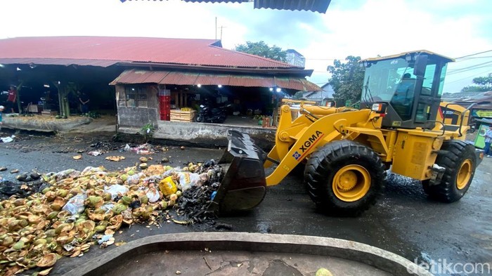 Penanganan sampah di Pasar Gedebage Bandung