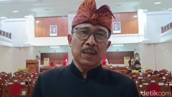 Sekda Buleleng Gede Suyasa, Jumat (4/7/2025). (Made Wijaya Kusuma)