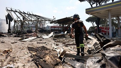 Sisa-sisa Ledakan Dahsyat di Pom Bensin Roma, 27 Orang Terluka