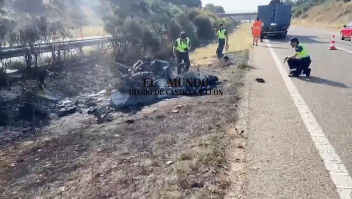 Police officers work at the of the car crash of of Liverpools Portuguese soccer player Diogo Jota, in Cernadilla, Spain July 3, 2025 in this screengrab from taken from handout video. EL MUNDO DE CASTILLA Y LEON/Handout via REUTERS    THIS IMAGE HAS BEEN SUPPLIED BY A THIRD PARTY. NO RESALES. NO ARCHIVES. MANDATORY CREDIT. MUST NOT OBSCURE LOGO. ONSCREEN LOGO FROM SOURCE.