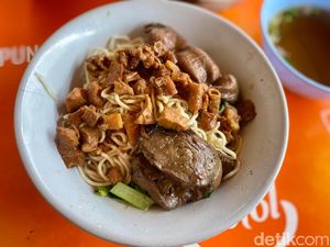 Spesial! Racikan Mie Ayam Sejak 1986 Diberi Topping Ati Ampela