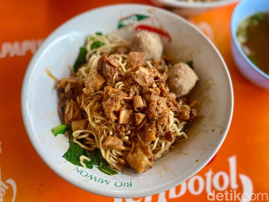 Nikmatnya Mie Ayam Gerobakan