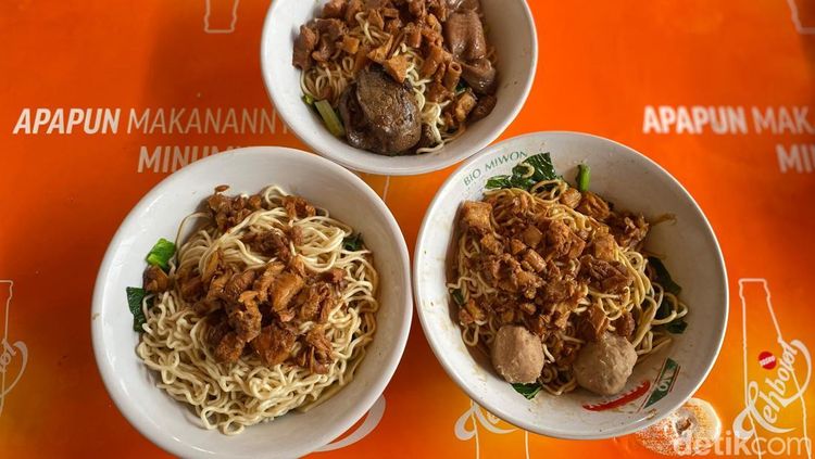 Sedapnya Mie Ayam Gerobak Cak Kandar di Pulo Mas Sejak 1986