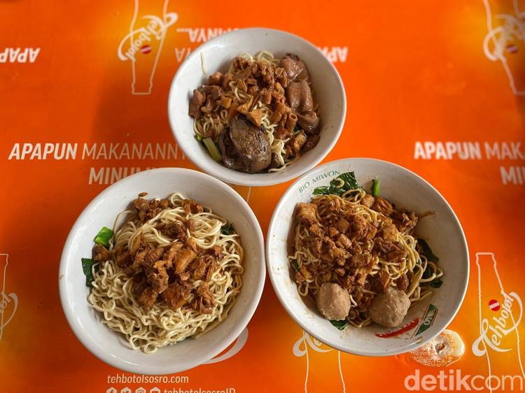 Sedapnya Mie Ayam Gerobak Cak Kandar di Pulo Mas Sejak 1986