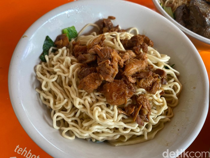 Spesial! Racikan Mie Ayam Sejak 1986 Diberi Topping Ati Ampela Spesial! Racikan Mie Ayam Sejak 1986 Diberi Topping Ati Ampela