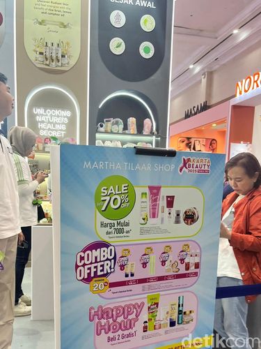Suasana Jakarta X Beauty 2025, ada 400 brand yang menawarkan diskon besar-besaran hingga 80%.