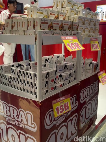 Suasana Jakarta X Beauty 2025, ada 400 brand yang menawarkan diskon besar-besaran hingga 80%.