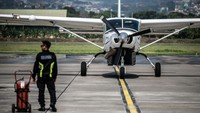 Penerbangan ini menggunakan pesawat berkapasitas 10 penumpang dan dua kru. ANTARA FOTO/Aprillio Akbar