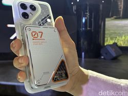 Menggenggam Tecno Pova 7 Series yang Gayanya Makin Futuristik