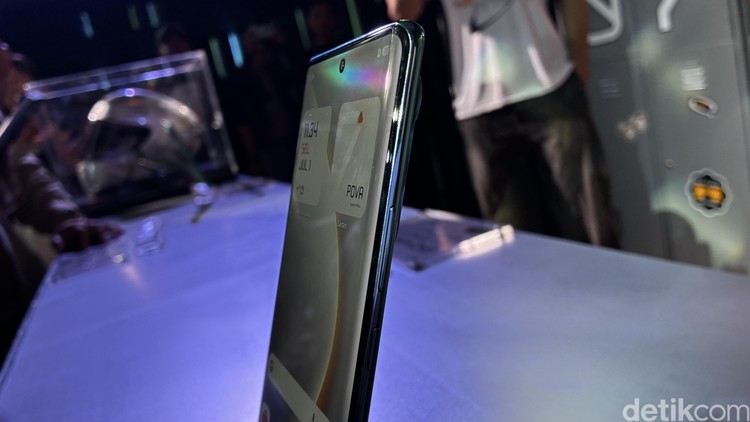 Tecno Pova Curve 5G