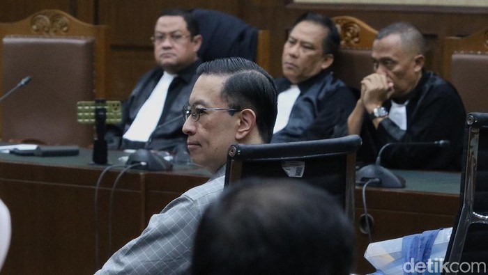 Mantan Menteri Perdagangan (Mendag) Thomas Trikasih Lembong atau Tom Lembong dituntut hukuman penjara di Pengadilan Tipikor Jakarta Pusat, Jumat (4/7/2025). Jaksa meyakini Tom bersalah dalam kasus korupsi impor gula di Kementerian Perdagangan.