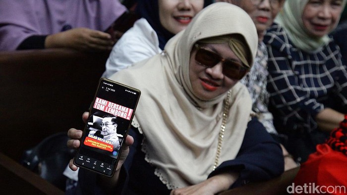 Mantan Menteri Perdagangan (Mendag) Thomas Trikasih Lembong atau Tom Lembong dituntut hukuman penjara di Pengadilan Tipikor Jakarta Pusat, Jumat (4/7/2025). Jaksa meyakini Tom bersalah dalam kasus korupsi impor gula di Kementerian Perdagangan.