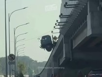 Viral Truk Nyaris Terjun di Flyover Madukoro Semarang, Begini Kejadiannya