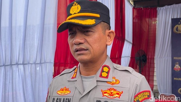 Wakapolrestabes Medan AKBP Rudy Silaen saat diwawancarai di Polrestabes Medan. (Finta Rahyuni/detikSumut)