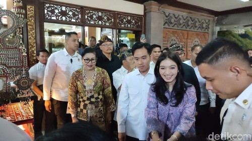 Wakil Presiden RI Gibran Rakabuming saat mengunjungi Pesta Kesenian Bali (PKB) di Art Center, Denpasar, Jumat (4/7/2025).