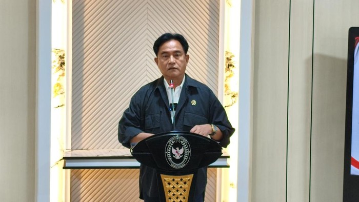 Menko Hukum, HAM, Imigrasi, dan Pemasyarakatan Yusril Ihza Mahendra di kantornya, Jumat (4/7/2025).