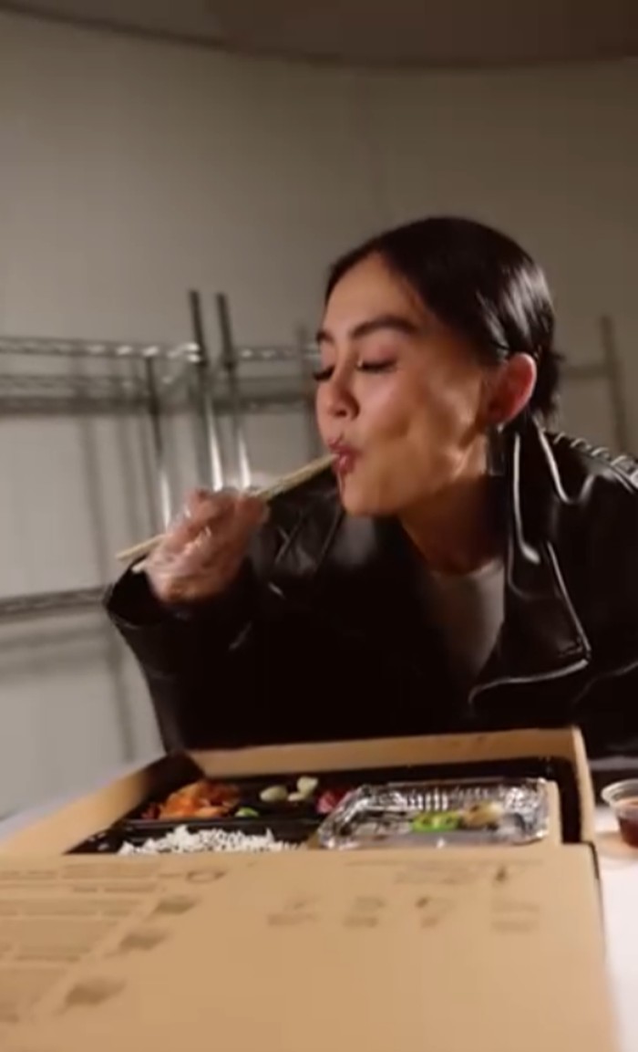 Agnez Mo Unggahan Agnez Mo di Instagram saat momen makan di restoran