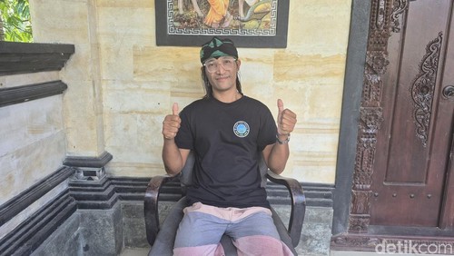 Agung Ketut Rai penyanyi Timpal Sirep ditemui di Banjar Timbul, Desa Pupuan, Tegallalang, Gianyar, Rabu (2/7/2025). (Ni Komang Ayu Leona Wirawan)