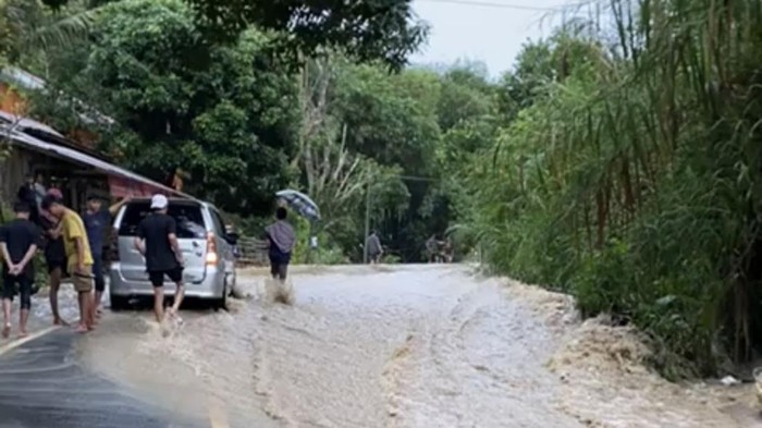Banjir di Ningo, Jalan Poros Bone-Makassar.