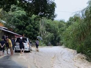Jalan Poros Bone-Makassar di Ulaweng Terendam Banjir, Akses Lalin Lumpuh
