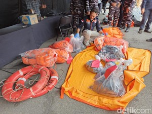 Barang-barang Diduga dari KMP Tunu Pratama Jaya Ditemukan