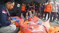 Barang-barang ini diharapkan bisa membantu proses identifikasi korban yang masih dinyatakan hilang. ANTARA FOTO/Fikri Yusuf