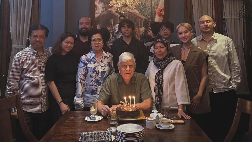 Adem! BCL dan Tiko Aryawardhana Rayakan Ultah Ayah Ashraf Sinclair di Jakarta