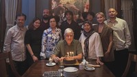 BCL, Tiko Aryawardhana, Noah dan beberapa keluarga lainnya merayakan ulang tahun ayah Ashraf Sinclair, Mohamed Anthony John Sinclair, di Jakarta.  Foto: dok instagram BCL