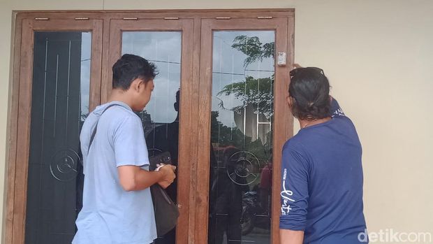 Gerobak warung yang rusak di Desa Kurung, Klaten sudah dibenahi, Sabtu (5/7/2025).