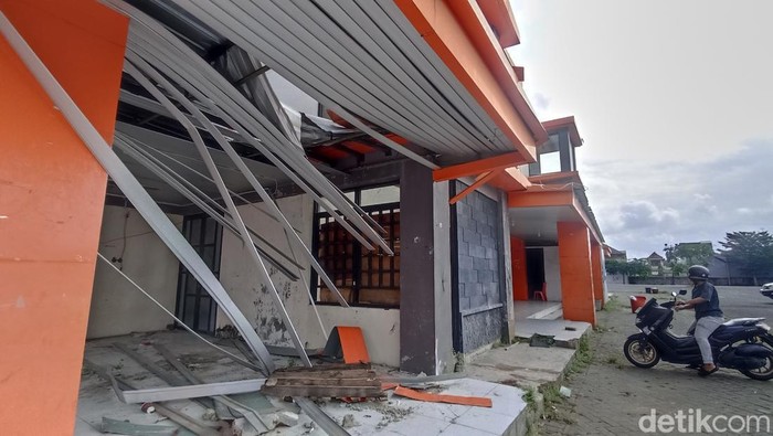 Kerusakan GOR Lembu Peteng Tulungagung akibat Minim Perawatan