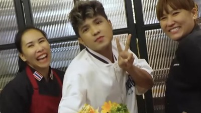 Keseruan Jirayut saat Ditantang Masak Makanan Thailand