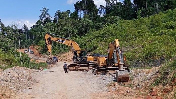 Polres Berau, Kalimantan Timur (Kaltim) mengamankan tiga alat berat atau ekskavator tak bertuan di lahan milik perusahaan tambang PT Berau Coal. Polisi memastikan tiga alat penggali itu digunakan untuk melakukan aktivitas tambang ilegal.