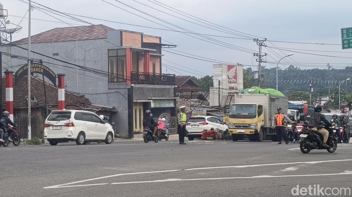 Lokasi kecelakaan beruntun yang terjadi pertigaan Terminal Bawen, Kabupaten Semarang, Sabtu (5/7/2025).