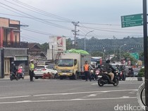 Brakk! Laka Beruntun di Bawen Semarang, 3 Truk-4 Motor Ringsek Parah