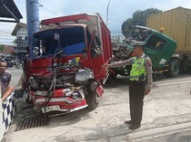 Laka Bikin 3 Truk-4 Motor Ringsek Parah di Bawen, Polisi Ungkap Penyebabnya