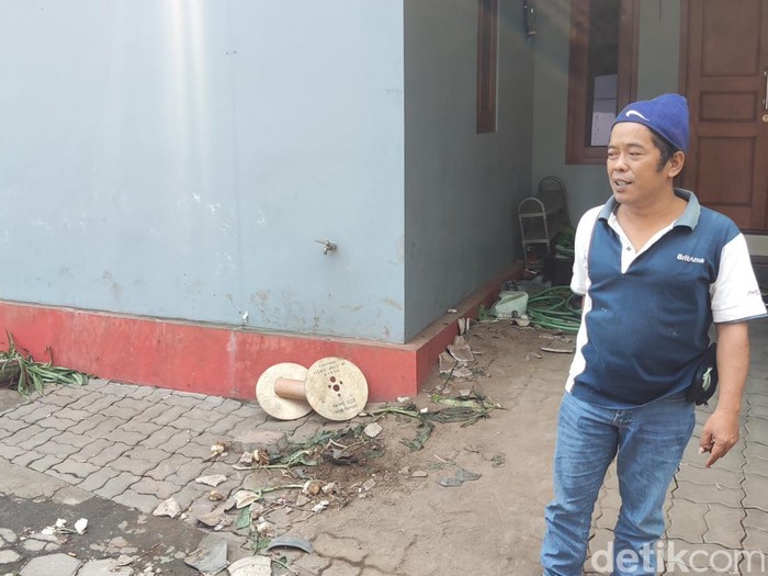Kondisi rumah Mas-mas Pelayaran usai digeruduk massa driver di Godean, Sleman, Sabtu (5/7/2025).