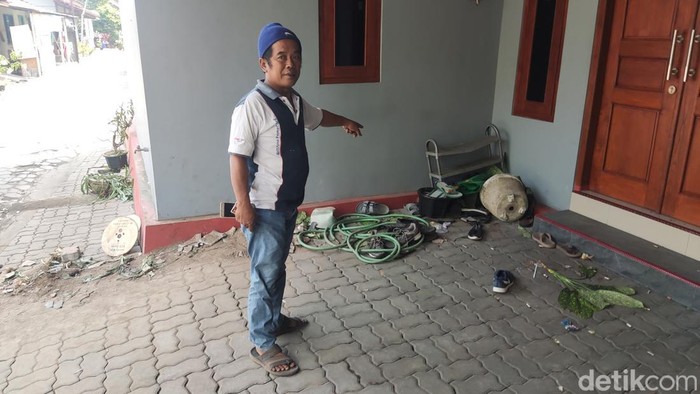 Kondisi rumah Mas-mas Pelayaran usai digeruduk massa driver di Godean, Sleman, Sabtu (5/7/2025).