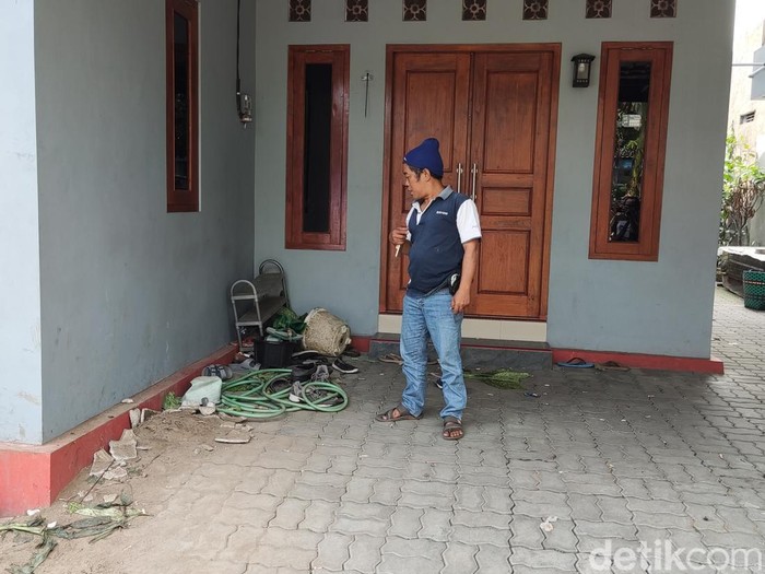 Kondisi rumah Mas-mas Pelayaran usai digeruduk massa driver di Godean, Sleman, Sabtu (5/7/2025).