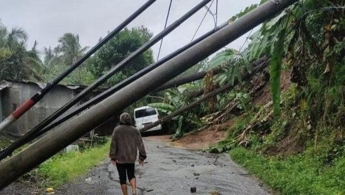 Longsor terjadi di Desa Gantareng, Kecamatan Sinjai Tengah.