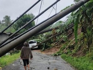 Longsor di Sinjai Putus Akses Jalan Poros Malino, 2 Orang Luka